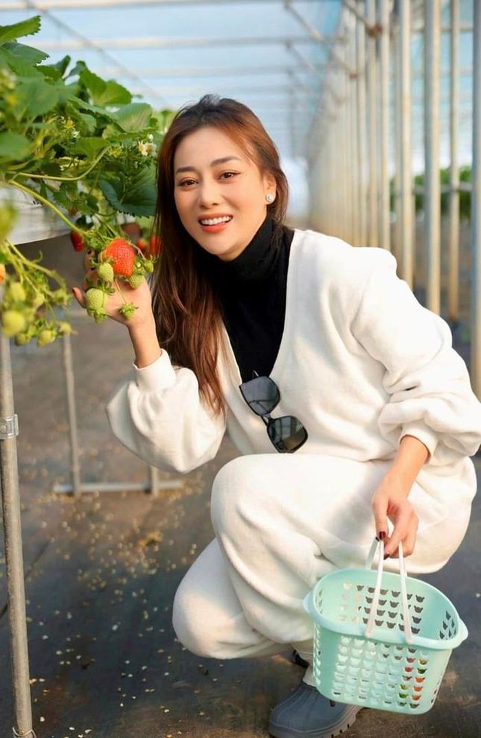 Phương Oanh phản ứng ra sao khi được khuyên nên học cách ăn mặc của Hồng Diễm?-1