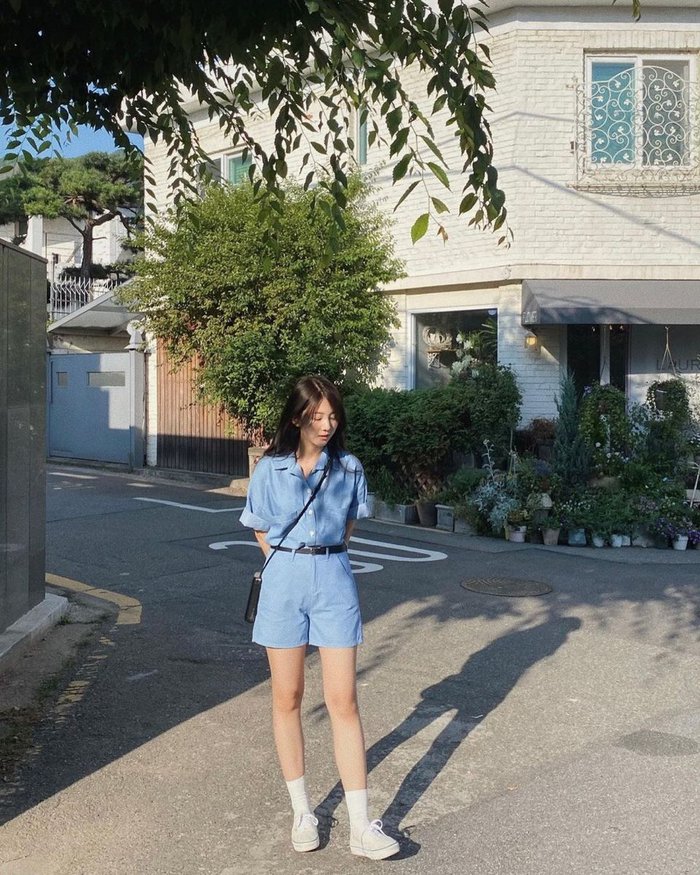 Kiểu áo sơ mi tôn da cứ mặc lên là trẻ thêm vài tuổi-9