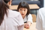 Không phải để con ngã tự đứng dậy là dạy trẻ tự lập, chuyên gia tâm lý chia sẻ bí quyết 2 chiều giúp con trưởng thành hơn-3