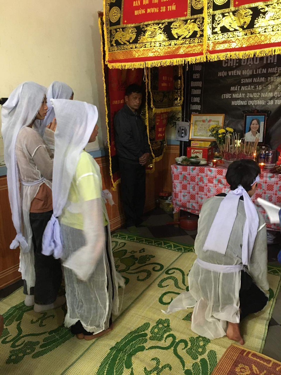 Góa phụ bị xe tông tử vong khi đi bán cá: Nỗi đau của 4 đứa trẻ mồ côi cả cha lẫn mẹ-11