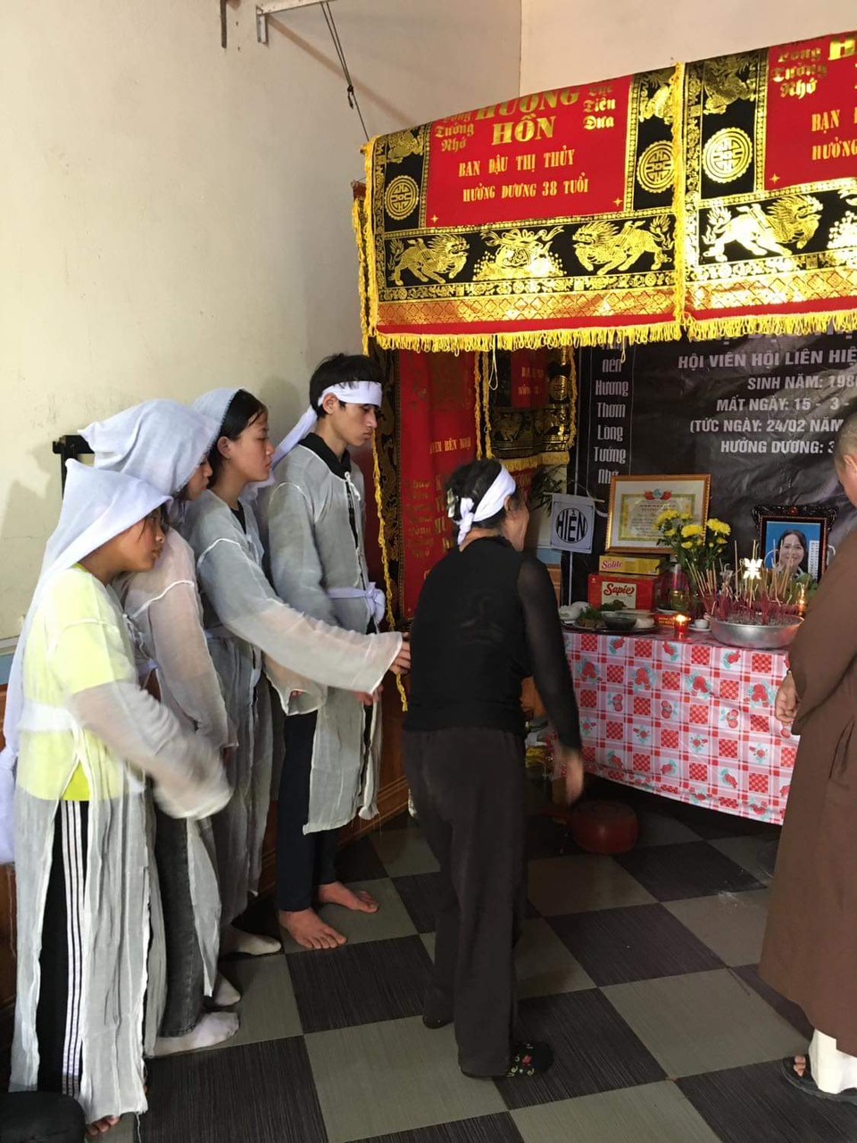 Góa phụ bị xe tông tử vong khi đi bán cá: Nỗi đau của 4 đứa trẻ mồ côi cả cha lẫn mẹ-8