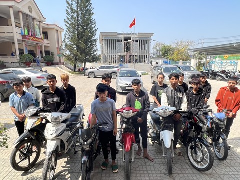 Bắt nhanh 13 thanh thiếu niên vác hung khí vào khu dân cư hỗn chiến với bảo vệ-3