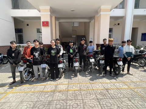 Bắt nhanh 13 thanh thiếu niên vác hung khí vào khu dân cư hỗn chiến với bảo vệ-4