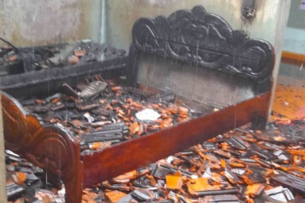 Giải cứu 6 người trong ngôi nhà bị cháy ở Hà Nội-2