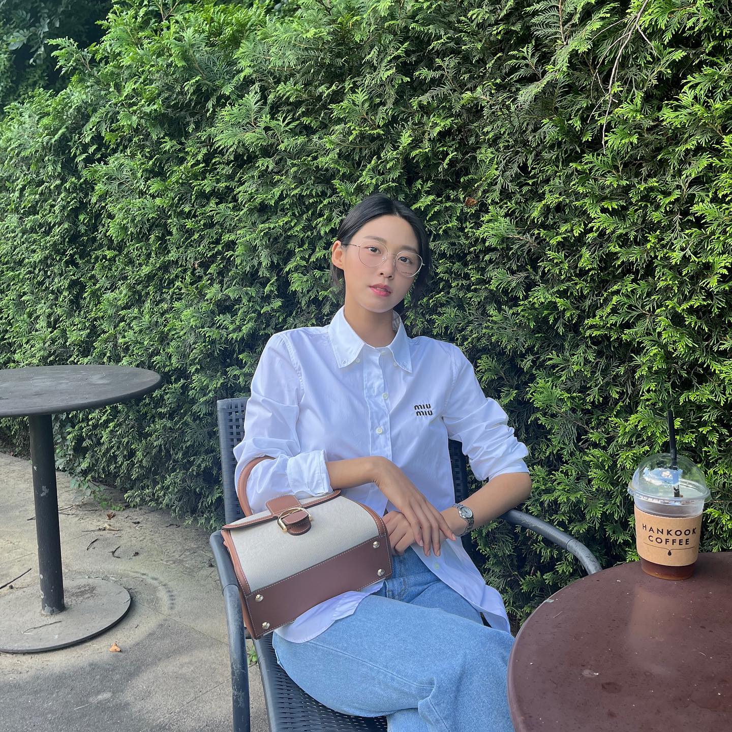 10 cách mix áo sơ mi đơn giản mà sang xịn mịn của sao Hàn-3