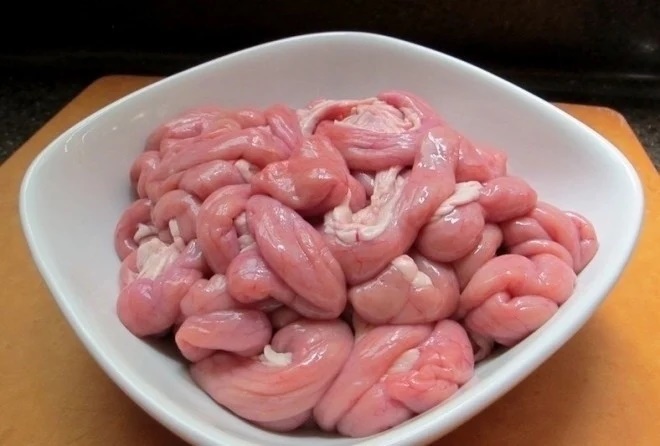 Bí quyết luộc lòng lợn không đắng, trắng giòn-1