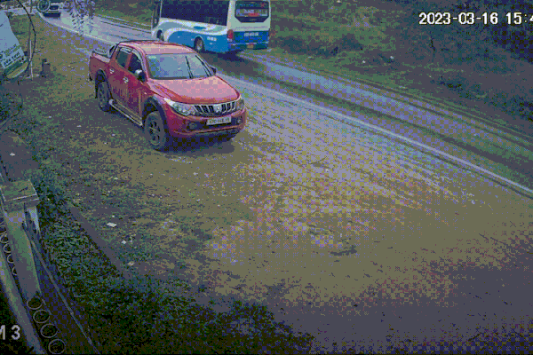 Xe khách mất lái lật nhiều vòng, 7 người bị thương