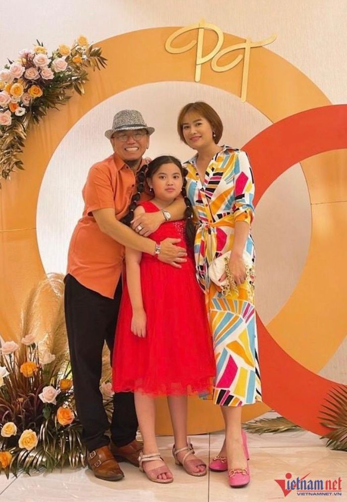 Sau sóng gió, nghệ sĩ Hồng Tơ sống thảnh thơi bên vợ trẻ kém 23 tuổi-2