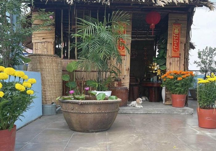 Sau sóng gió, nghệ sĩ Hồng Tơ sống thảnh thơi bên vợ trẻ kém 23 tuổi-7