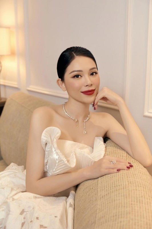 Linh Rin khoe váy cưới, đeo nhẫn kim cương trước ngày trọng đại-11