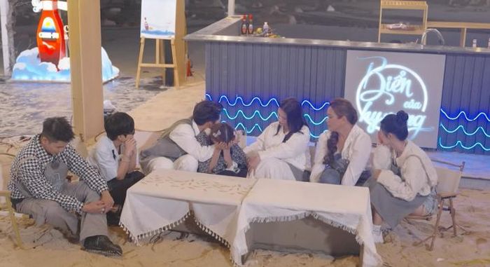 Hòa Minzy bật khóc, thừa nhận đang bị bất ổn về sức khỏe và tâm lý-3