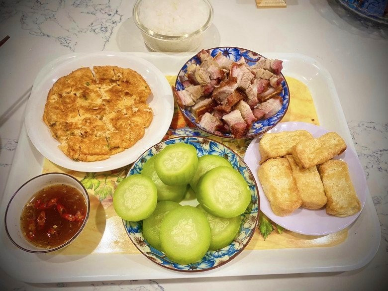 Nữ ca sĩ có chồng Tây ngày nào cũng về ăn cơm với vợ, nhìn món ăn chay mà ai cũng thèm-7