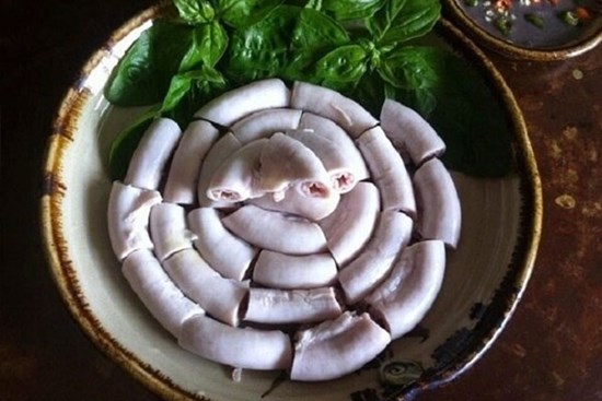 Bí quyết luộc lòng lợn không đắng, trắng giòn