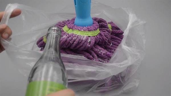 Thêm chút nguyên liệu rẻ tiền vào nước lau nhà, ai ngờ giúp sàn nhà sạch bong bụi bẩn-5