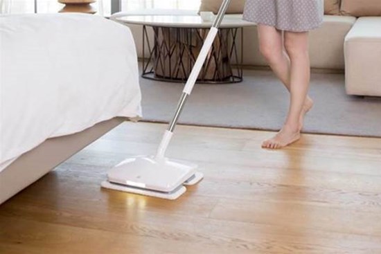 Thêm chút nguyên liệu rẻ tiền vào nước lau nhà, ai ngờ giúp sàn nhà sạch bong bụi bẩn