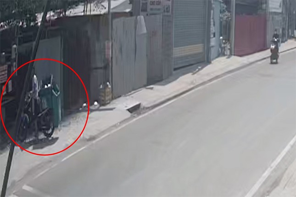 Bắt người đàn ông ngoại quốc tráo phong bì chiếm đoạt 30.000 USD ở cửa hàng vàng-2