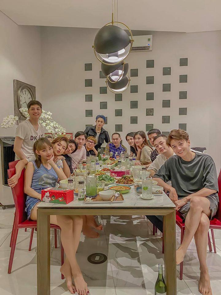 Cơ ngơi hơn 20 tỷ của Noo Phước Thịnh: Đẹp từ ngoài vào trong, mê nhất phòng khách và bộ bàn ăn-13