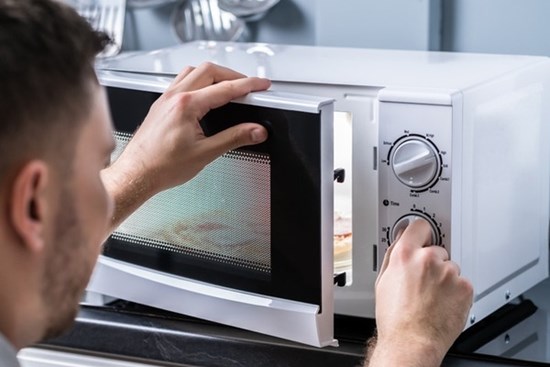 8 vật dụng trong gia đình mọi người thường dùng quá hạn mà không biết