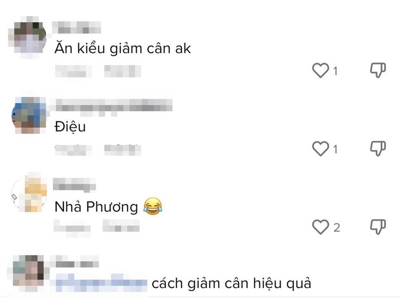 Nhã Phương gây tranh cãi vì cách ăn lạ lùng trên livestream-3