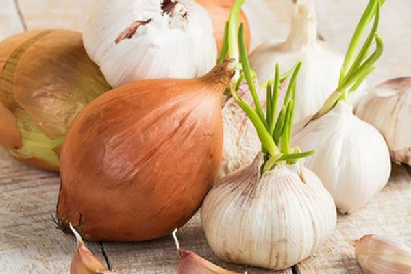 Để tỏi ở đầu giường ngủ có tác dụng gì?-2