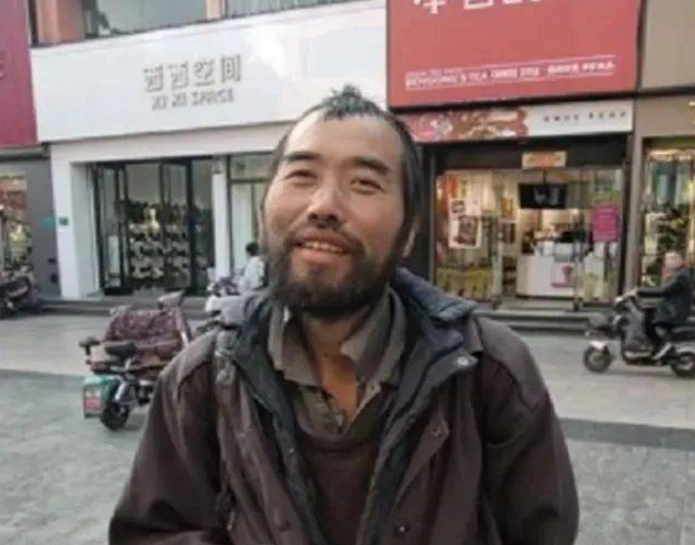 Bi kịch thủ khoa đại học sau 26 năm trở thành ăn xin-3