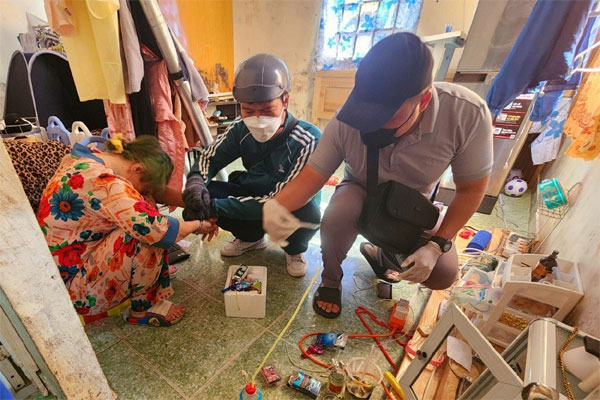 Cảnh sát đột kích, phá đường dây ma túy của 2 mẹ con Phúc lì ở Đà Nẵng-2