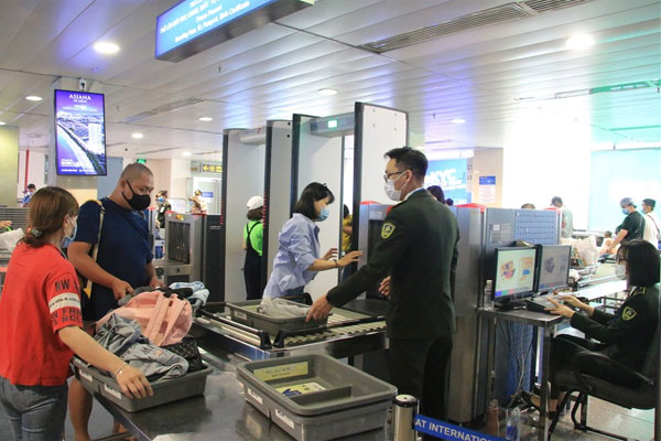 4 nữ tiếp viên hàng không vận chuyển hơn 11kg ma túy: Người nhờ là ai?-2