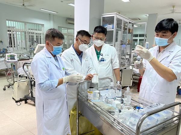 10 người ngộ độc do ăn cá chép ở Quảng Nam, BV Chợ Rẫy đem thuốc hiếm đi cứu-1