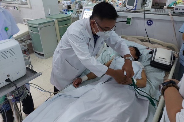 10 người ngộ độc do ăn cá chép ở Quảng Nam, BV Chợ Rẫy đem thuốc hiếm đi cứu-3