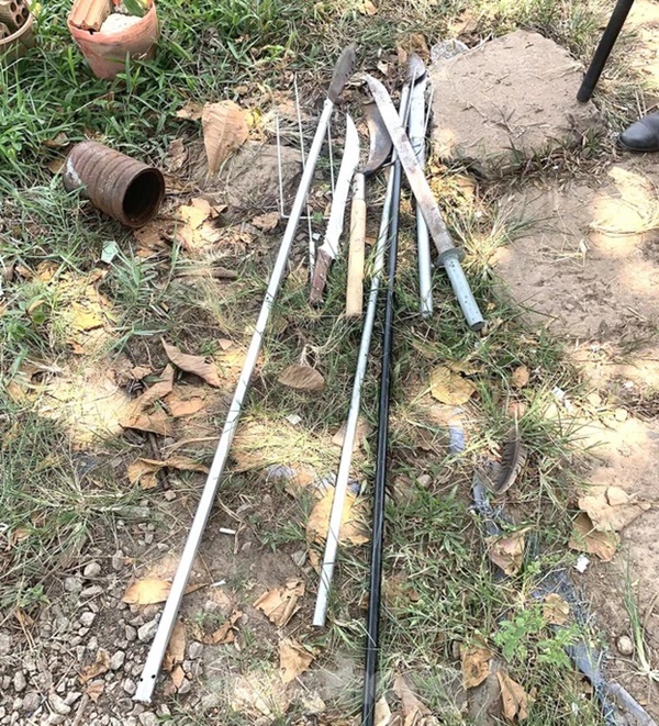 Nhóm thanh niên vác dao đi chém người, rồi lên mạng xã hội ra oai-2