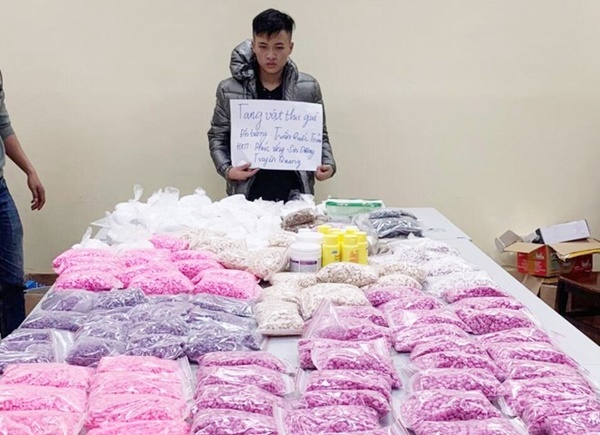 Bí ẩn trong thùng mỹ phẩm vận chuyển đến chung cư hạng sang-1