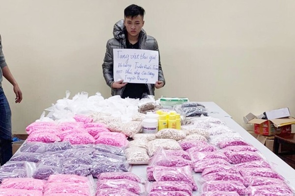 Thấy gì từ các vụ xách tay ma túy bằng đường hàng không?-2