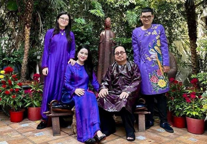 Trần Mạnh Tuấn vượt cửa tử, tận tụy dạy kèn cho con trai diva Hồng Nhung-3