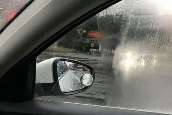 Trời nồm ẩm, chăm sóc ô tô thế nào cho đúng cách-1