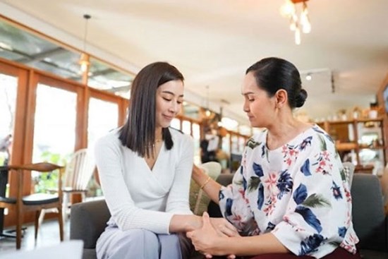 Suốt 13 năm, tháng nào mẹ chồng cũng gọi điện xin tôi đúng 1 triệu