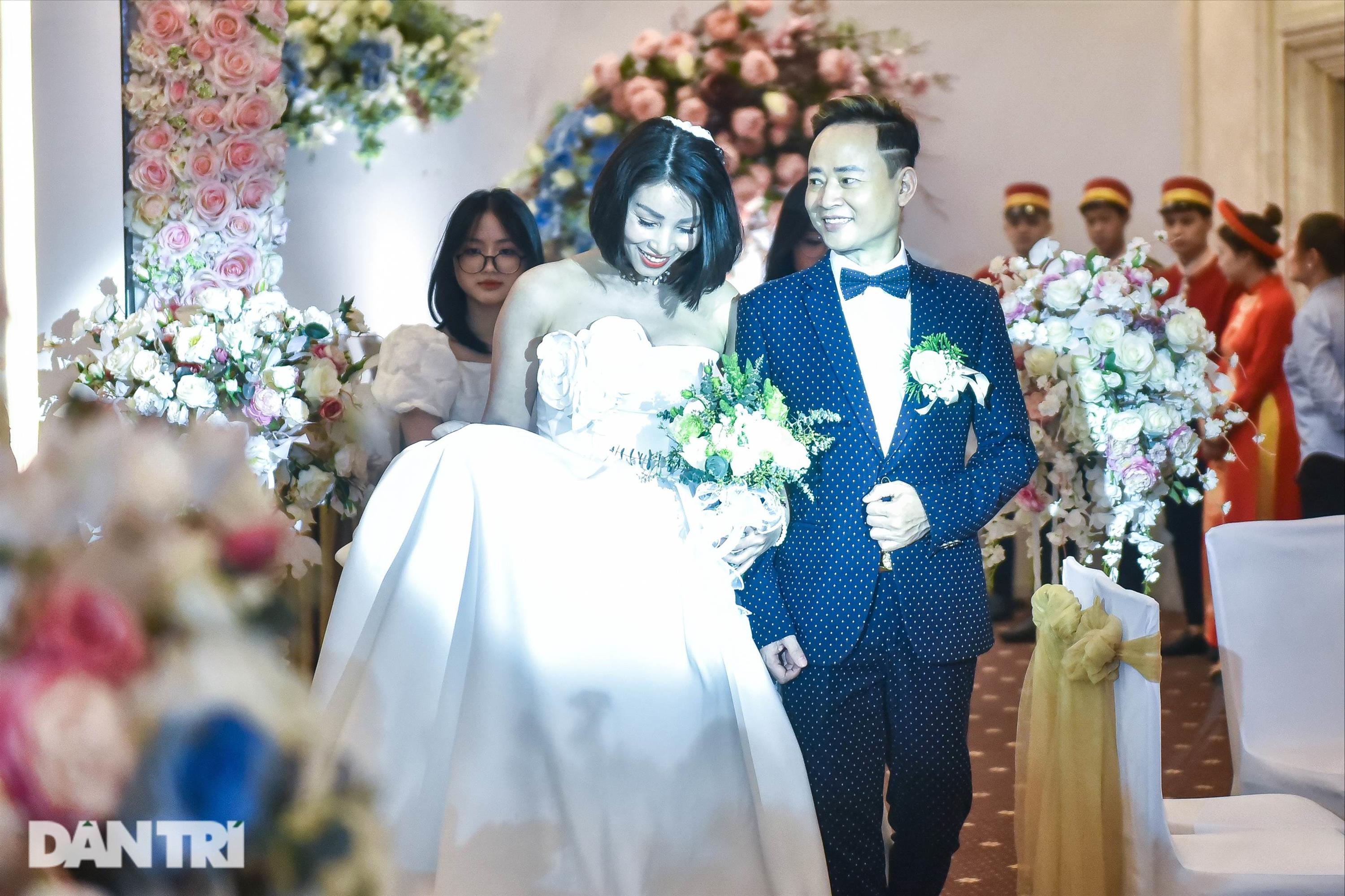 Tùng Dương Người phán xử run khi cưới lần 4-5