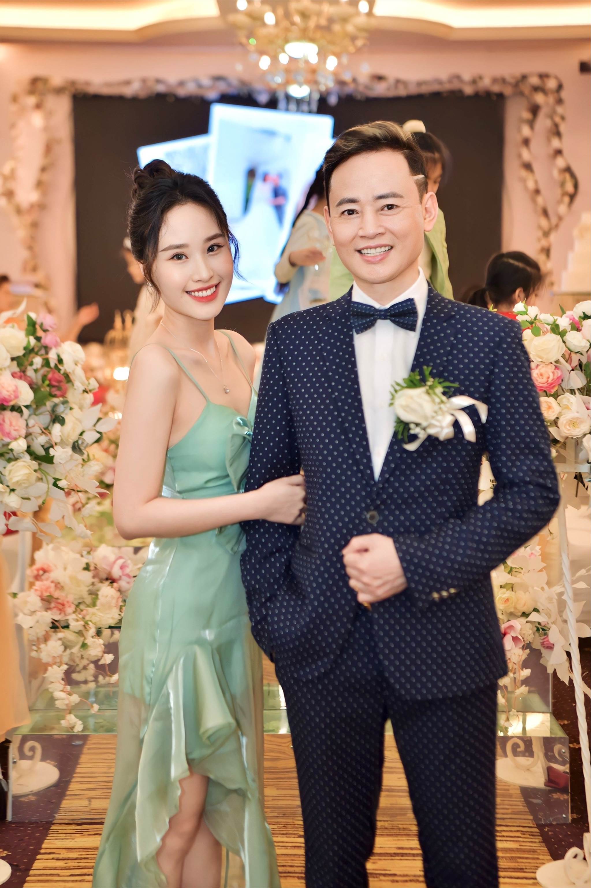 Tùng Dương Người phán xử run khi cưới lần 4-9