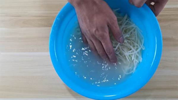 4 công dụng của nước ngâm khoai tây, ai không biết thật đáng tiếc-1