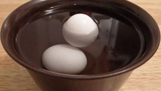 Cách đơn giản chọn mua trứng vịt lộn ngon và bổ dưỡng nhất, tránh mua phải trứng già và ung-4