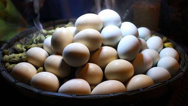 Cách đơn giản chọn mua trứng vịt lộn ngon và bổ dưỡng nhất, tránh mua phải trứng già và ung-8
