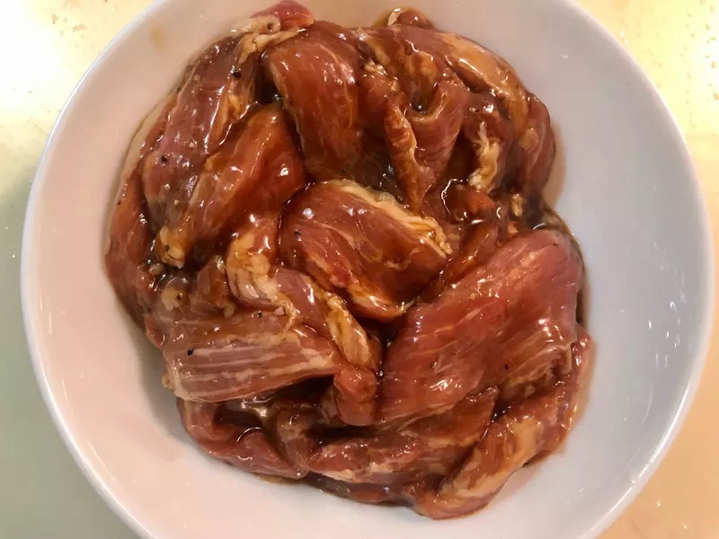 Ít ai xào thịt heo với nguyên liệu này, nhưng thử một lần chắc chắn thích ngay!-1