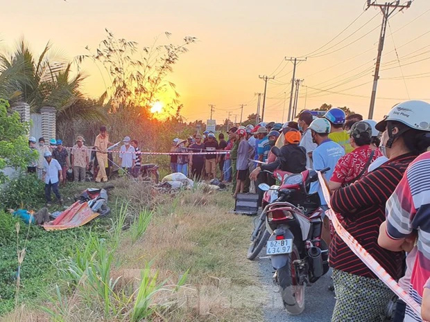 Phát hiện một phụ nữ tử vong bất thường cạnh xe máy-1