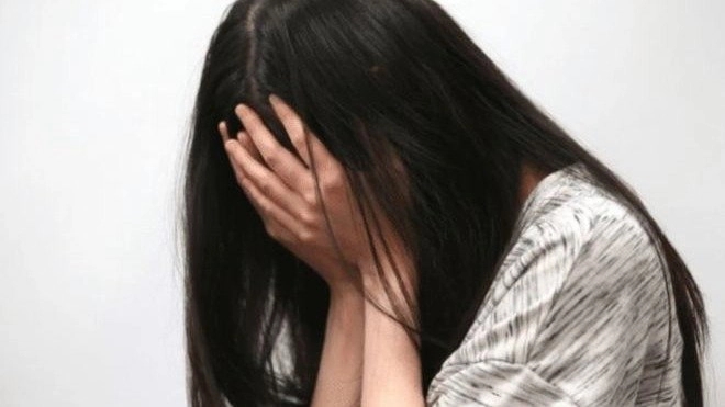 Phát hiện con gái lén mua điện thoại, bố tìm hiểu thì sững người vì bí mật trên mạng của con: Vội báo ngay cho truyền thông-2