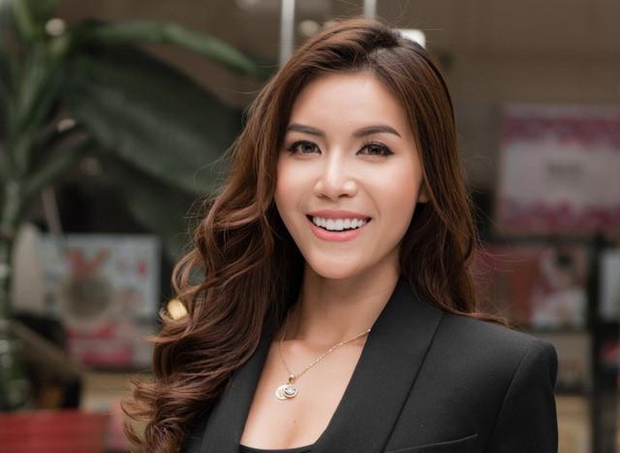 Soi căn hộ sang trọng của siêu mẫu thổ lộ tủi thân vì không có bằng đại học-1