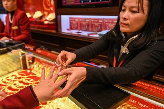 Giá vàng hôm nay 20/3: Mua vào mạnh để bảo vệ tài sản