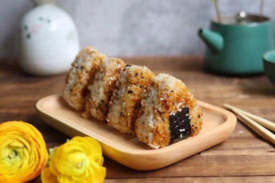 Nhà còn cơm nguội cứ mang ra làm món này, đảm bảo ăn ngon, hết cái vèo!