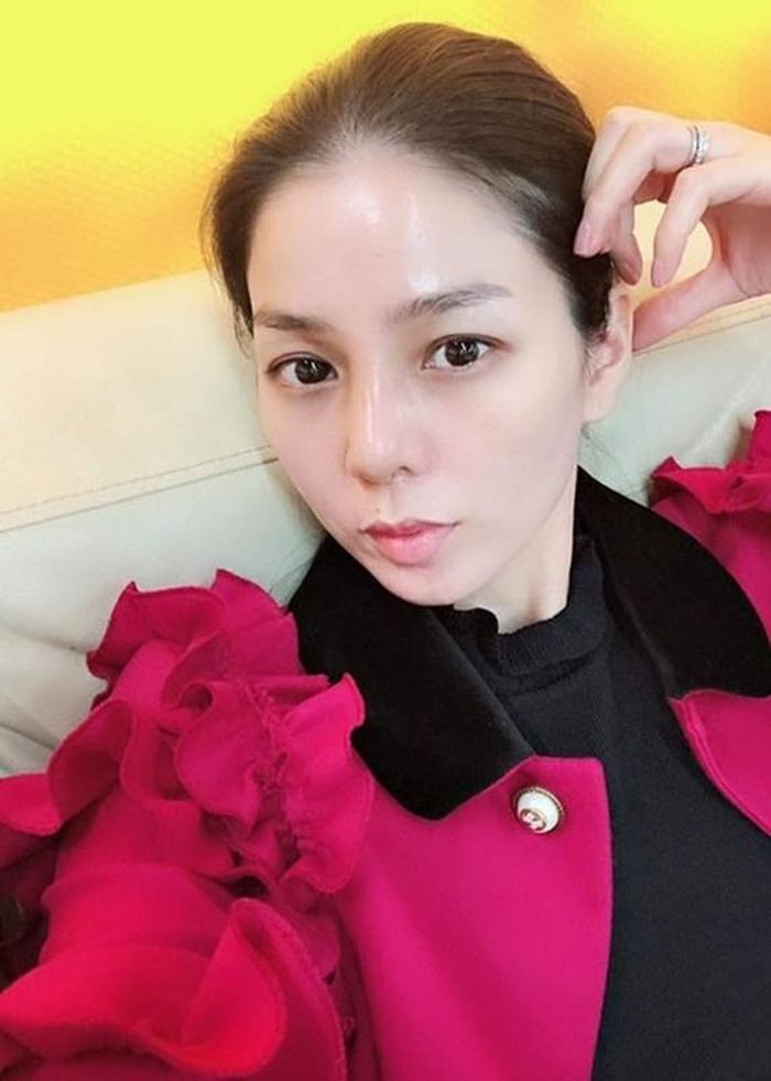 Nhan sắc Lệ Quyên thời chưa nâng mũi và sau 5 năm tháo sụn-6