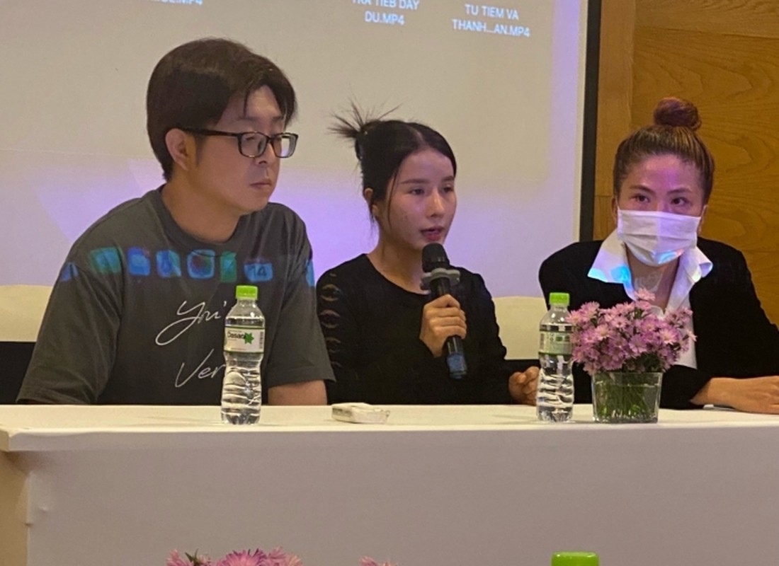 Vừa về Nhật, vợ chồng Bà Nhân đăng clip lội bùn bắt tôm cá-2