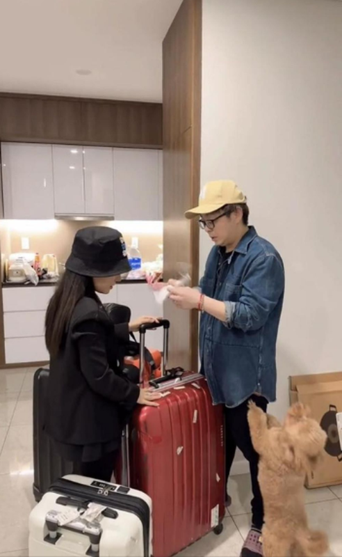 Vừa về Nhật, vợ chồng Bà Nhân đăng clip lội bùn bắt tôm cá-5