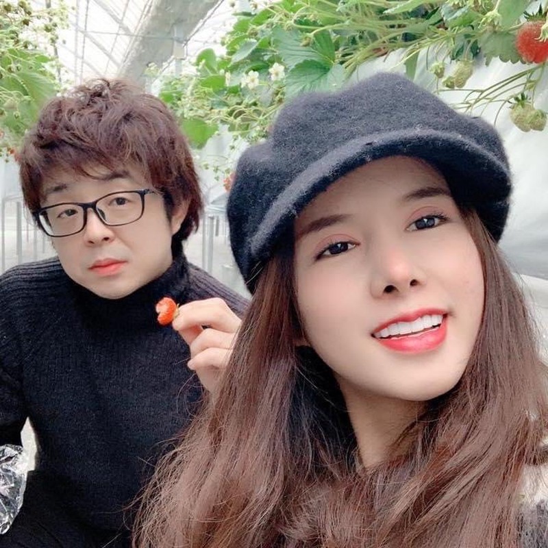 Vừa về Nhật, vợ chồng Bà Nhân đăng clip lội bùn bắt tôm cá-11